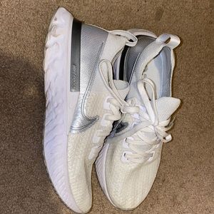 Nike react infinity run white